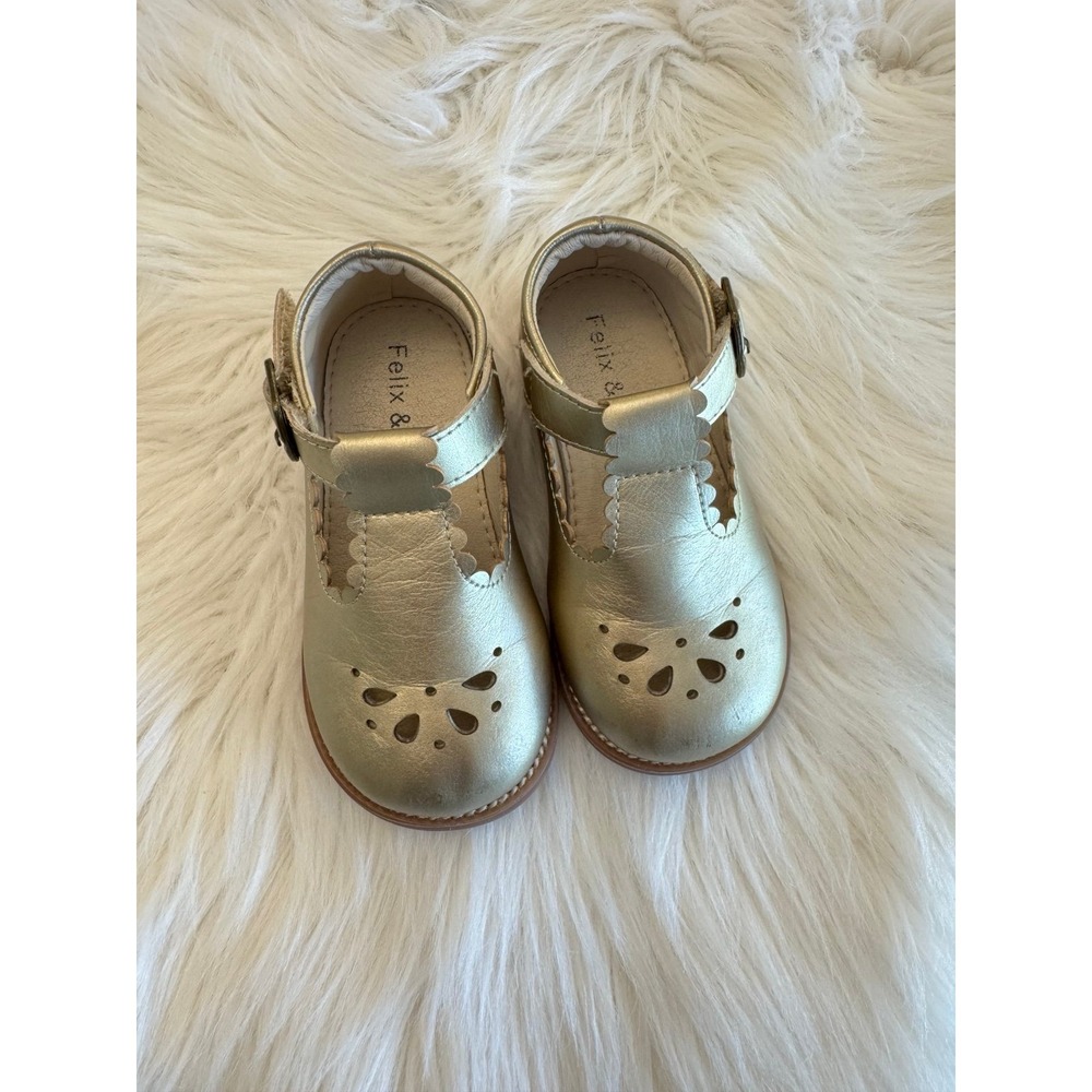 Felix and Flora‎ size 6 gold Mary Jane shoes